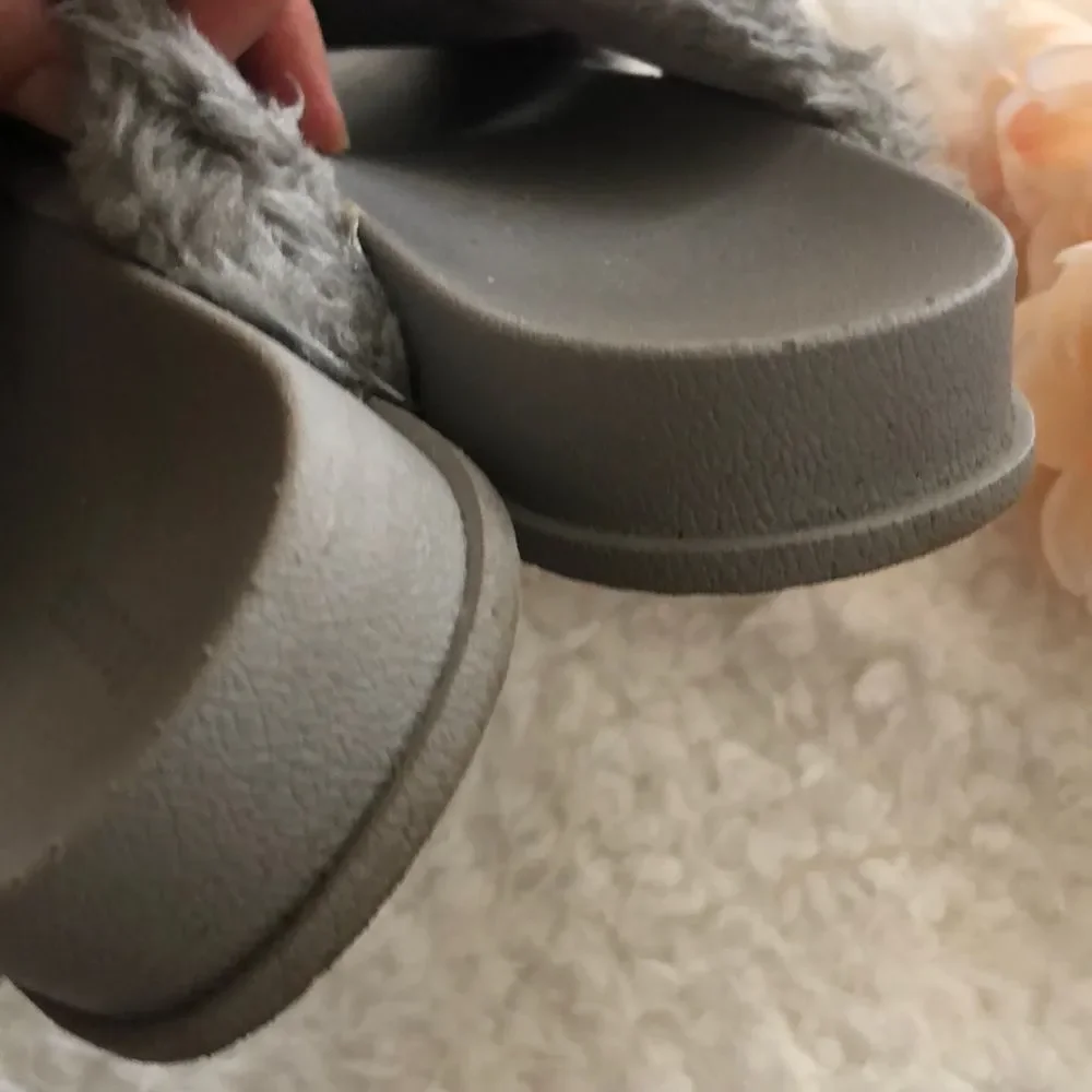 Joe Boxer Gray fur  slides size L Unisex